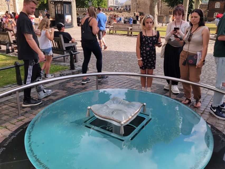 Tower of London: Early Access with Crown Jewels & Beefeaters - Crown Jewels early entry: your chance to actually see what you came for