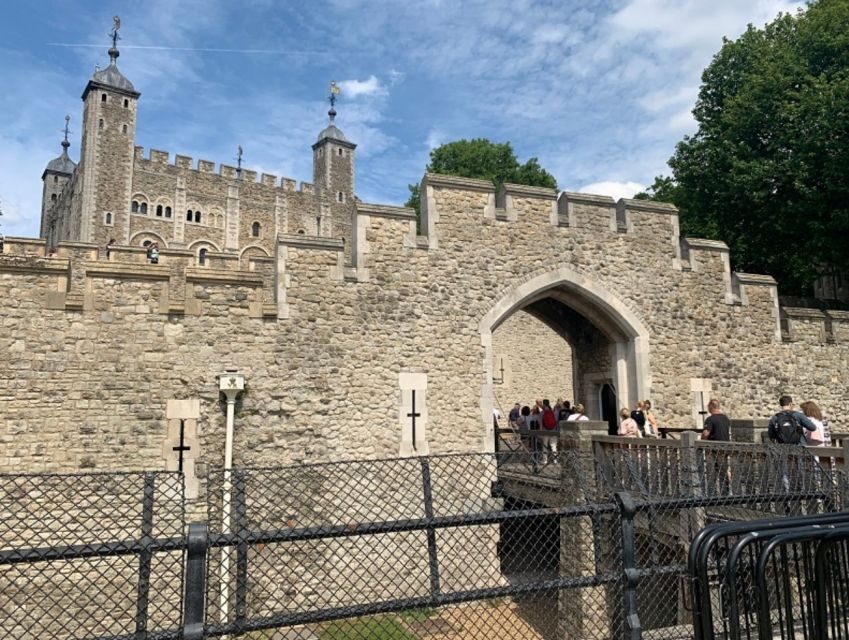Tower of London: Early Access with Crown Jewels & Beefeaters - Who should book this Tower early access tour