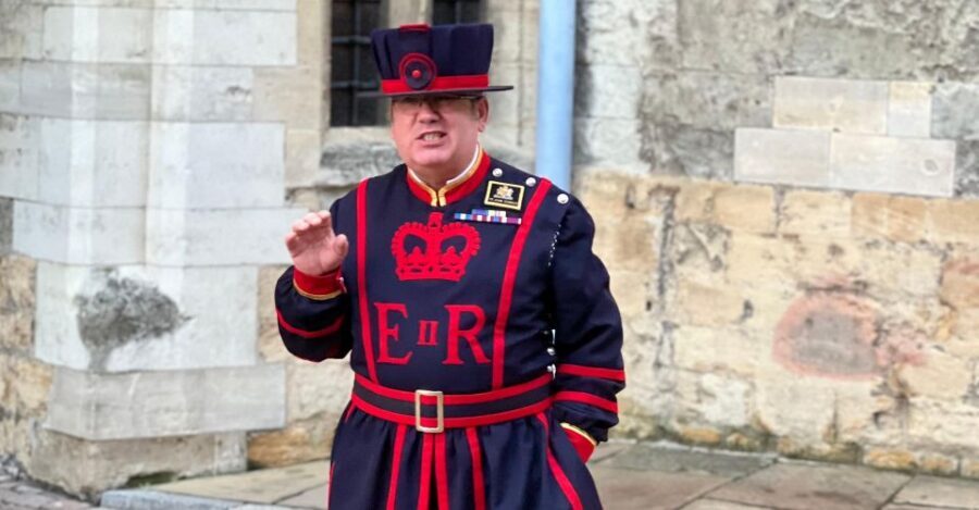 Tower of London Private Tour - Meeting at the Official Ticket Office and getting security done early