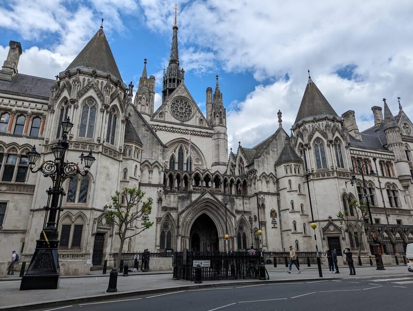 Turmoil, Templars, Oliver Twist: London's Squalor & Splendor - Aldwych and the Royal Courts of Justice: justice takes center stage