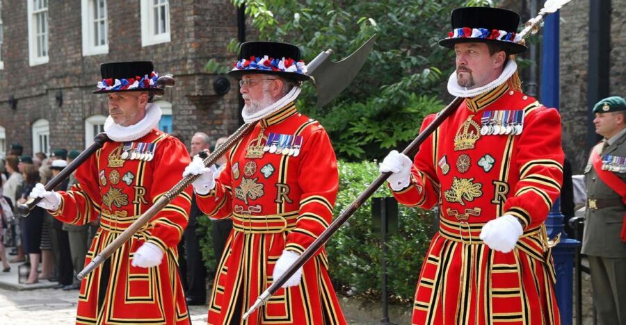 Ultimate Tower of London, Beefeater Welcome & Crown Jewels - White Tower and Armory: the fortress feel (and the stairs)