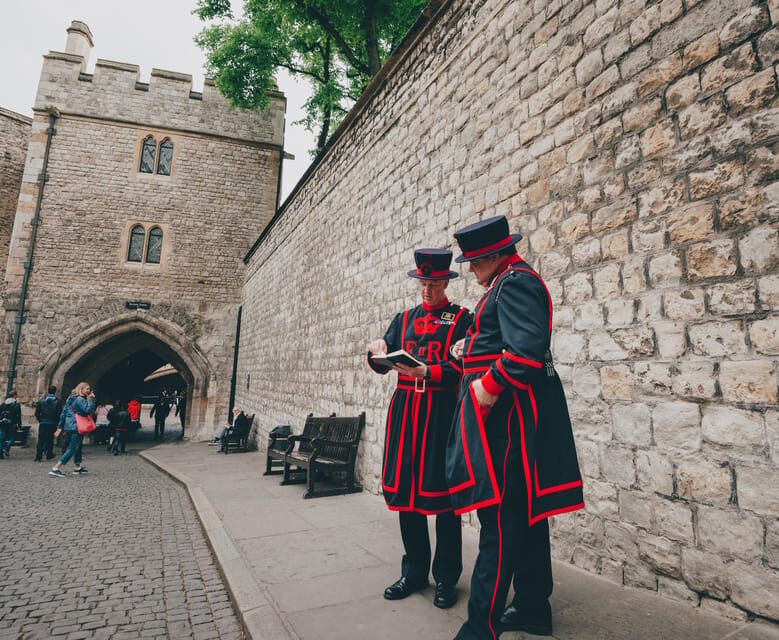 Ultimate Tower of London, Beefeater Welcome & Crown Jewels - Ravens Den, battlements, and the Tower’s darker corners