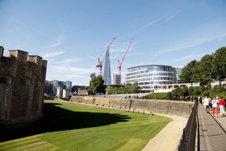 Vintage Double Decker Bus Tour & Thames River Cruise - The Tower of London drive-by that turns into real storytelling
