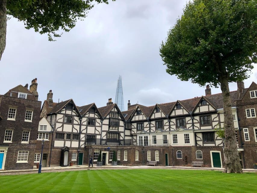 VIP Tower of London Beefeater Meet & Greet and Royal London - Tower of London Time: Guided Tour Plus Breathing Space