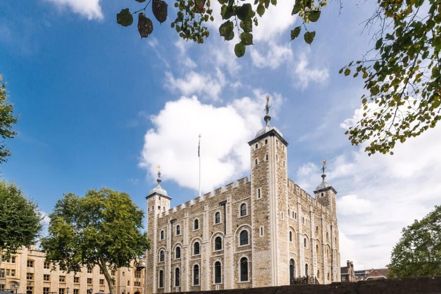VIP Tower of London Beefeater Meet & Greet and Royal London - The Thames Sightseeing Cruise: A Short Reset That Feels Longer