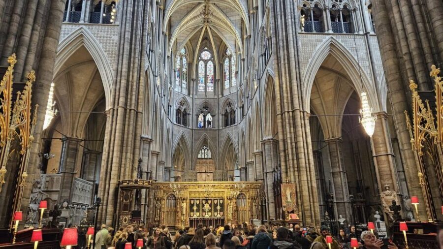 VIP Westminster Abbey & Upper Gallery and Buckingham Palace - Queen Diamond Jubilee Galleries: the short visit that sharpens your perspective