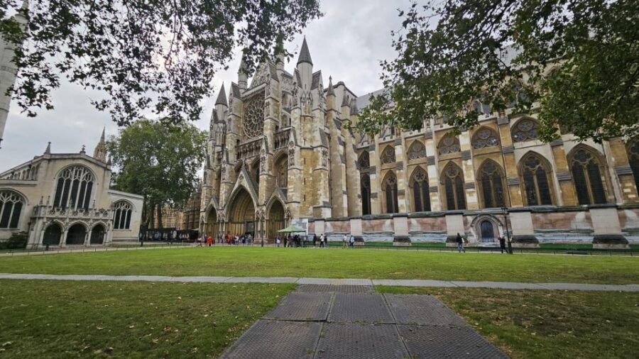 VIP Westminster Abbey & Upper Gallery and Buckingham Palace - Big Ben, Houses of Parliament, and Westminster Bridge viewpoints