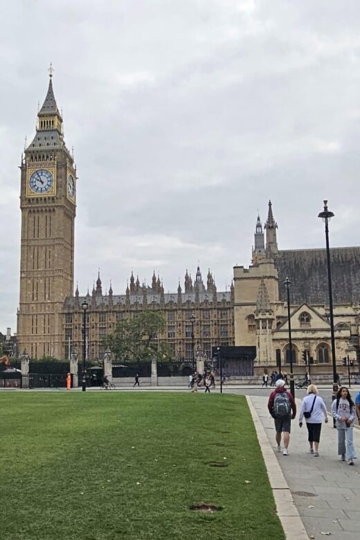 VIP Westminster Abbey & Upper Gallery and Buckingham Palace - Buckingham Palace exterior visit and the Change of the Guards option