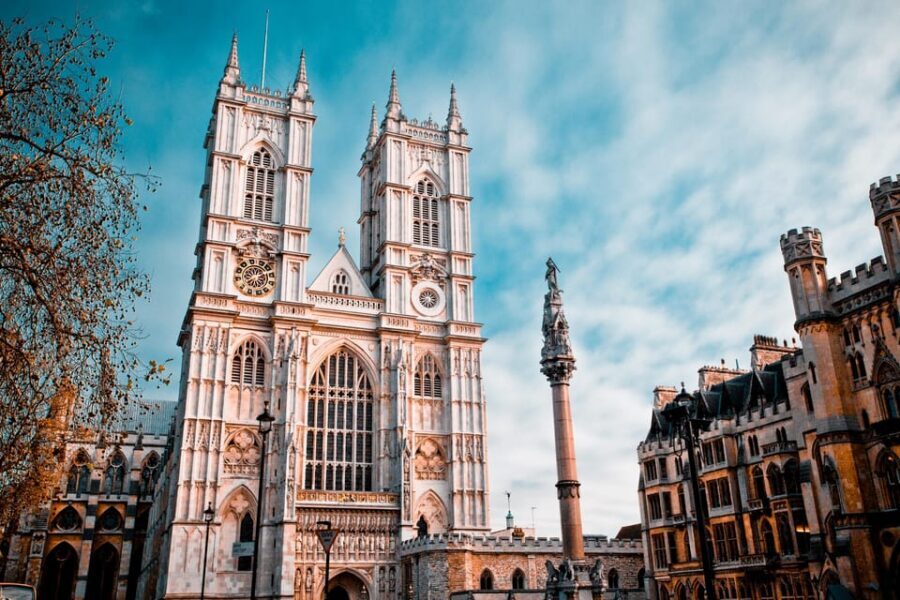 VIP Westminster Abbey & Upper Gallery and Buckingham Palace - Cloisters: the quick stop that gives you the right mood