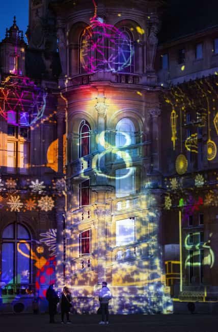 Waddesdon: Christmas at Waddesdon Manor - Light Projections on the Manor Facade: Timing Is Everything
