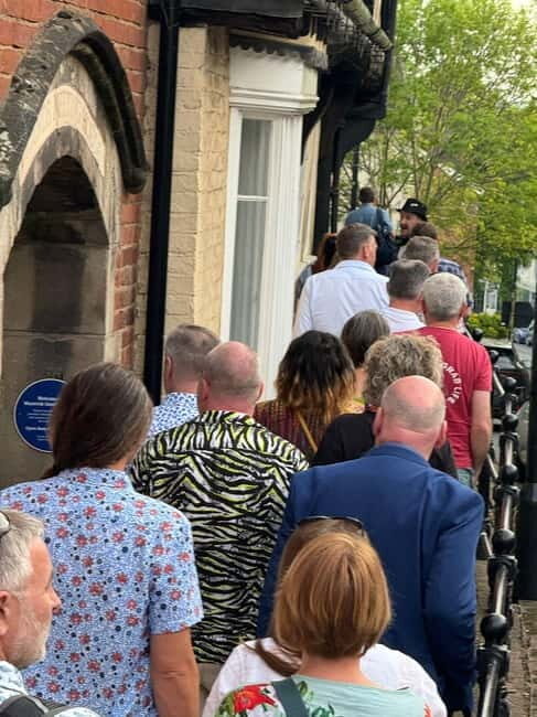 Warwick: Ghost, Crime & Murder Walking Tour - Oldest buildings and local legends that actually fit