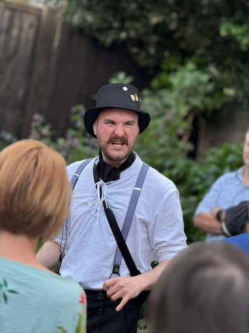 Warwick: Ghost, Crime & Murder Walking Tour - What the 90 minutes feels like in real life