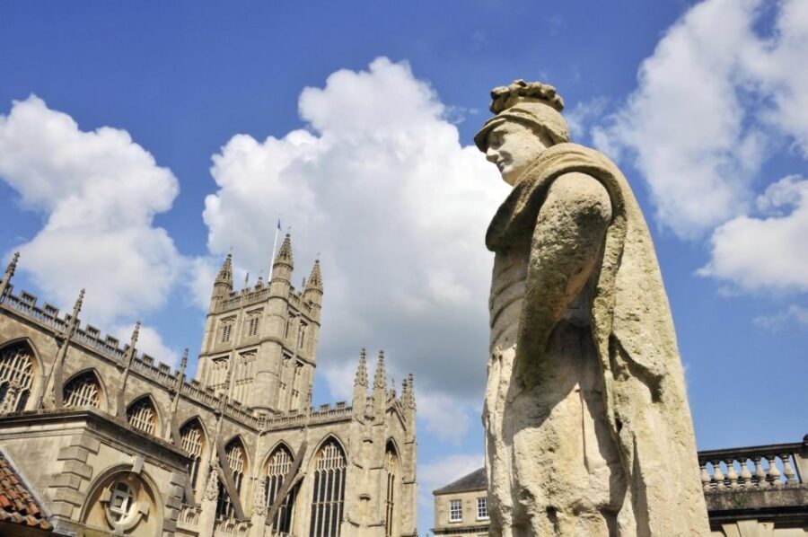 Windsor, Bath, Stonehenge & Salisbury with Christmas Lunch - A three-course Christmas lunch with wine: the best kind of break