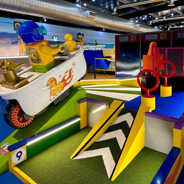 Windsor: LEGOLAND Adventure Golf - LEGOLAND Adventure Golf in Windsor: A rain-proof mini-round you can actually finish