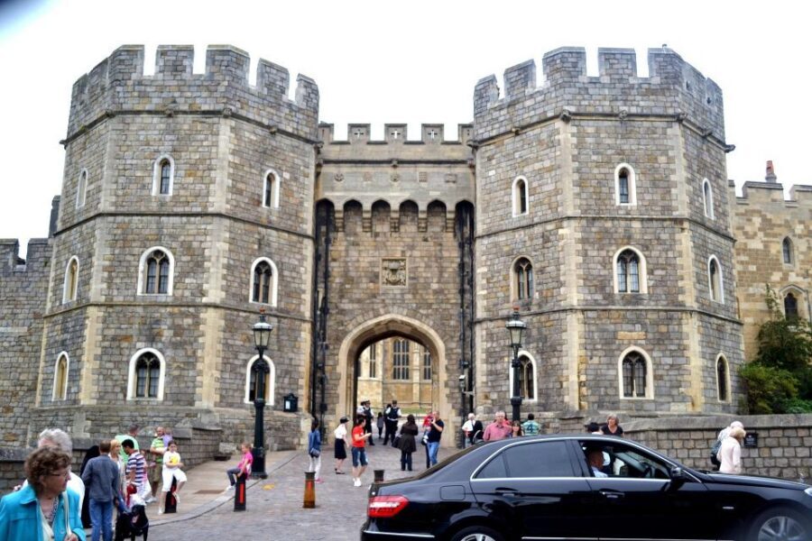 Windsor Stonehenge Bath Private Tour from London with Passes - Windsor Castle: State Apartments, St George’s Chapel, and Queen Mary’s Dolls’ House
