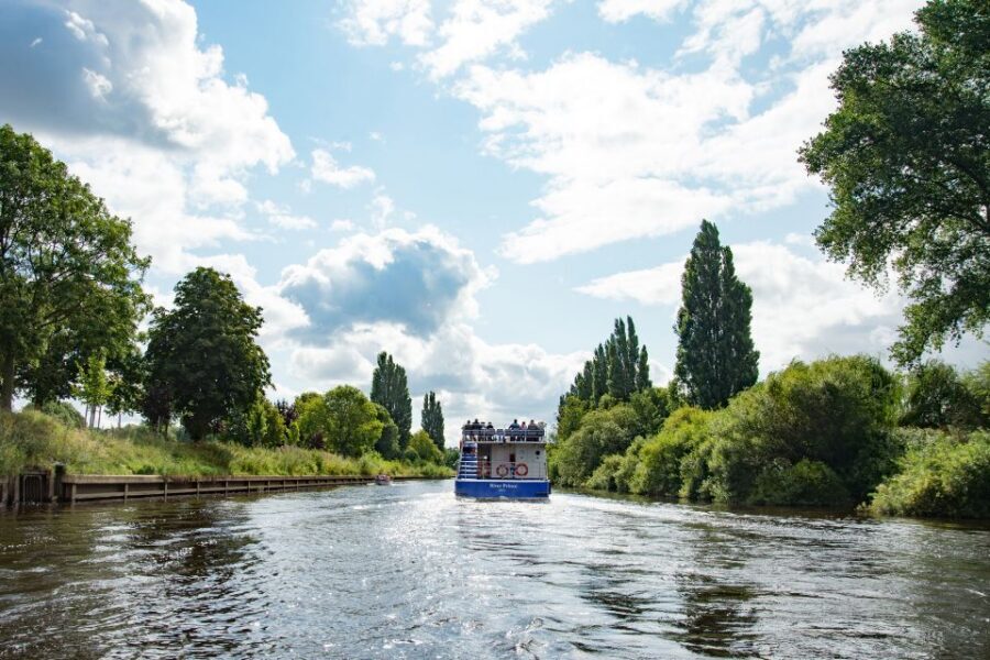 York: Daytime Sightseeing Boat Cruise with Live Commentary - Practical tips: seats, weather, and how to get the most from 45 minutes
