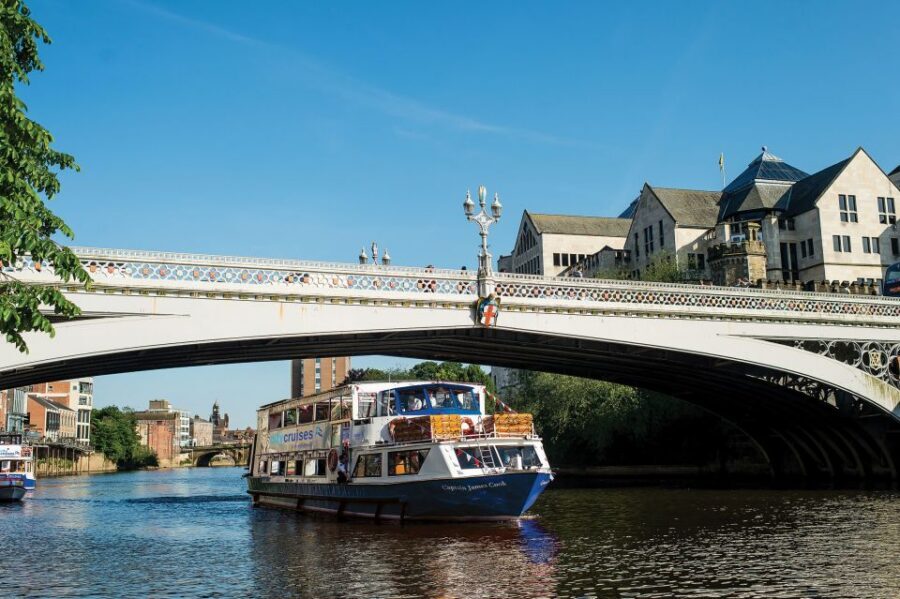 York: Daytime Sightseeing Boat Cruise with Live Commentary - When the river runs high: what happens if sailing changes