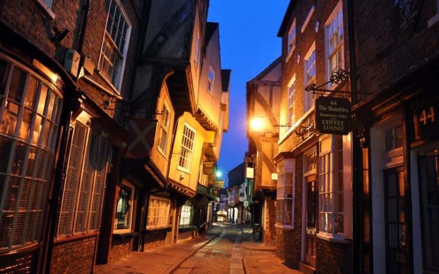 York: Harry Potter Guided Walking Tour - Edible Garden: a quick reset on a walking tour