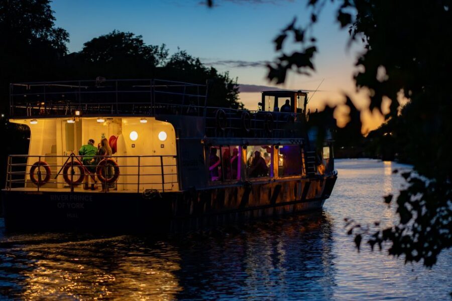 York: Party Cruise with Drink, Dinner, and DJ - Who should book this (and who should skip)