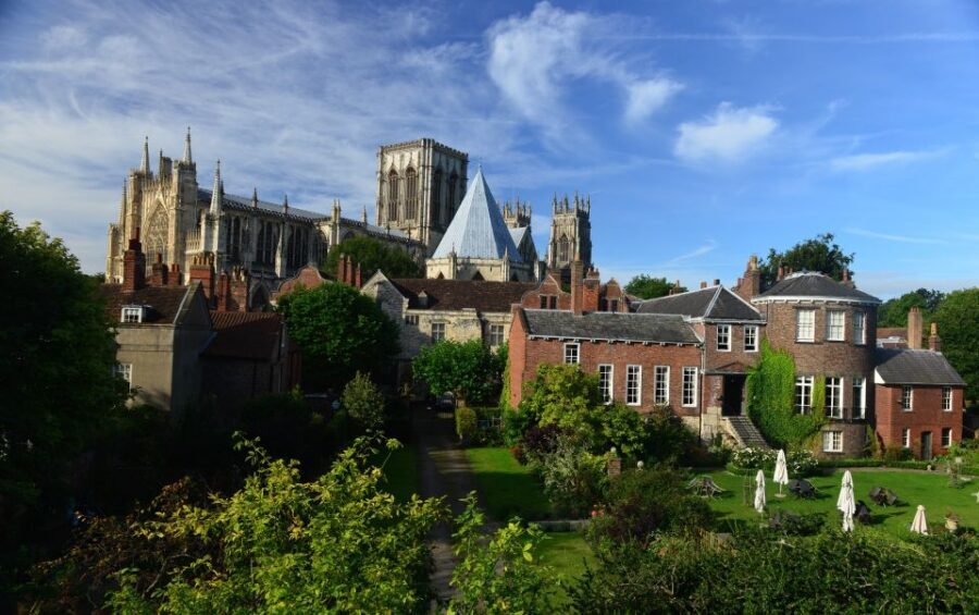 York: Private Guided Walking Tour - Snickelways: the medieval cut-throughs only locals use