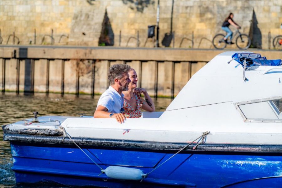 York: Self-Steer Boat Rental - Safety and Ease: Instructions, Life Jackets, and Real-World Confidence