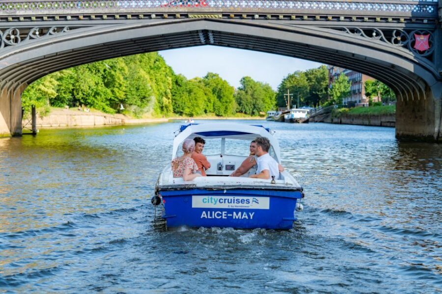 York: Self-Steer Boat Rental - Timing in York: Hourly Starts and How to Arrive Ready