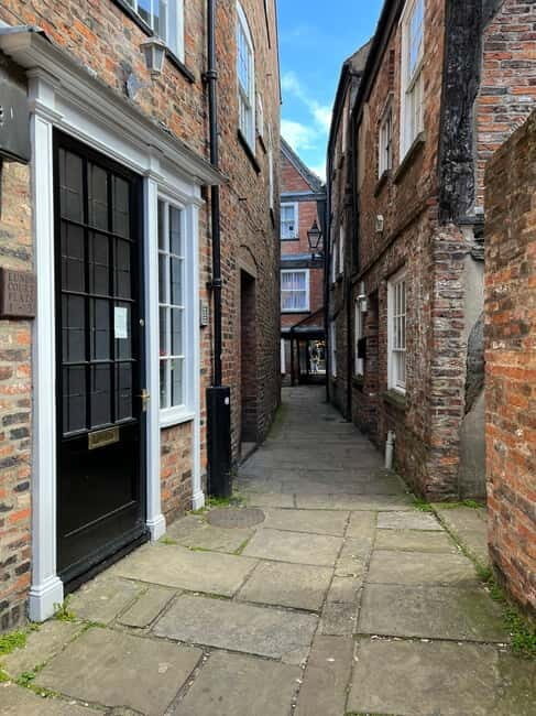 York’s Snickelways Story Walking Tour - Bookbinder’s Alley, Starre Yard, Coffee Yard, and Grape Lane