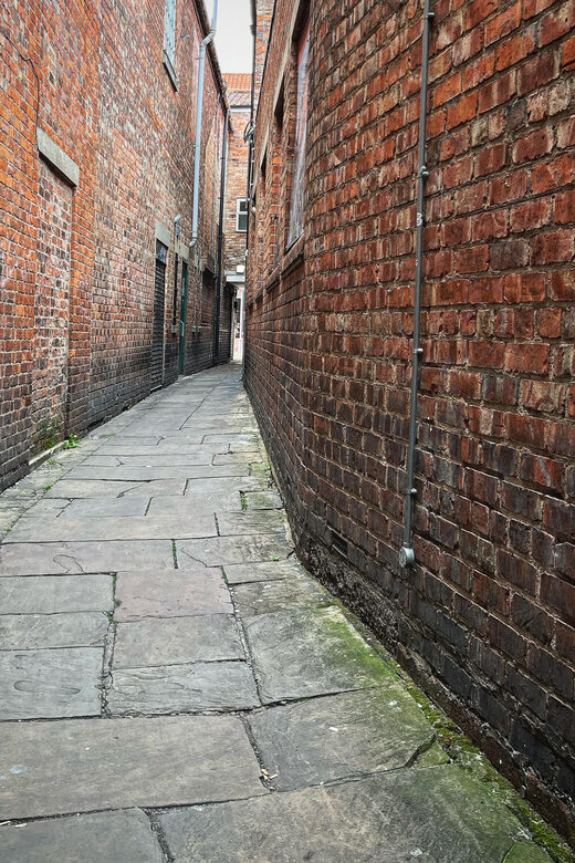 York’s Snickelways Story Walking Tour - Lady Peckett’s Yard: the ending you’ll remember